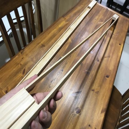 원목 모니터 테두리 입니다.