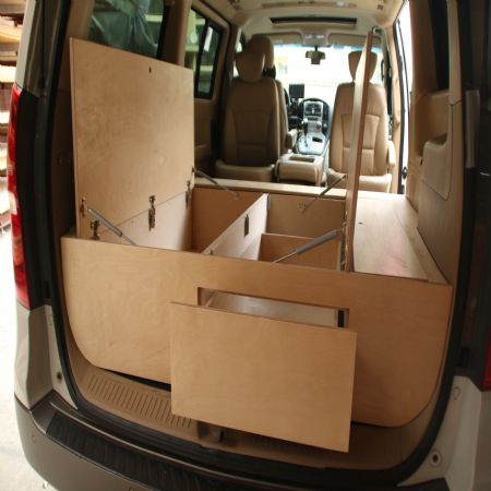 저희는 이런 작품을 만듭니다. 당신을 웃게 하는..