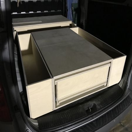 엄청난 용량의 공구를 적재 할수있는 스타렉스 3밴용 공구함 입니다.