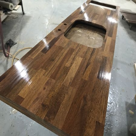 IS530 싱크볼을 장착할 멀바우 원목상판 입니다.