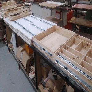 싱크대 ( 하부장2250 mm * 700 mm * 600 mm)(베이직 뉴송+자작4mm)(내부장 백색)