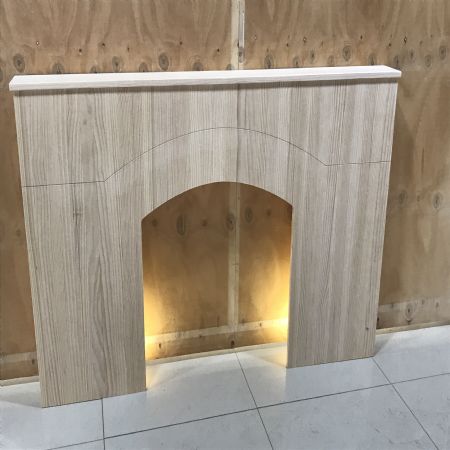 추운겨울 느낌이 따듯한 원목 벽난로 장식장 입니다.