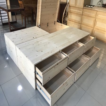 1평을 늘려주는 원목 수납침대 입니다.