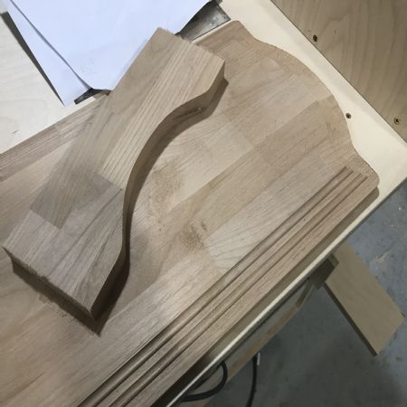 전체가 끼워마춤식인 raised panel door를 개발중에 있습니다.