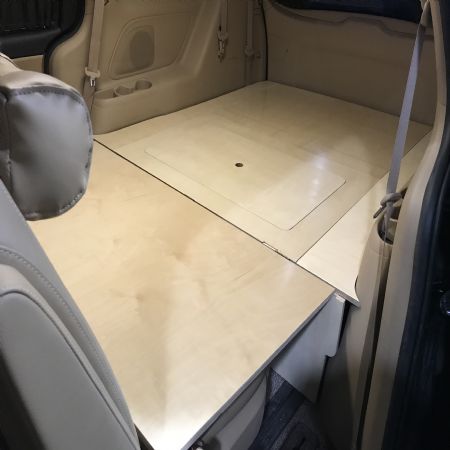 여러분의 차를 어디나 함께 가는 안락한 작은방으로 만들어 줍니다.