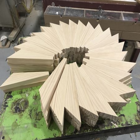 요청에 주저않고 공들인 시간들이 캠핑,싱크대,무인판매대등 여러길을 만들었습니다.