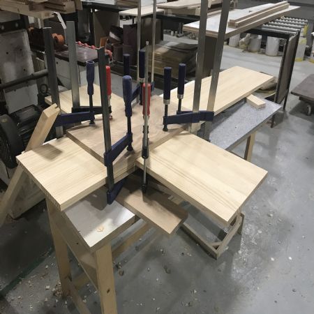 소비를 위해 많은 돈을 버는 바쁜 삶과, 어차피 쓸돈을 아껴 여유있는 삶 무엇을 선택하시겠습니까?