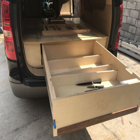 개인마다 다른 짐을 동일한 공간에 끼워 마출수 없으니까요.