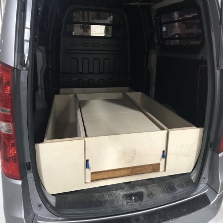 낚시하시는 분들을 위한 스타렉스 5밴에 공구함을 제작중 입니다.