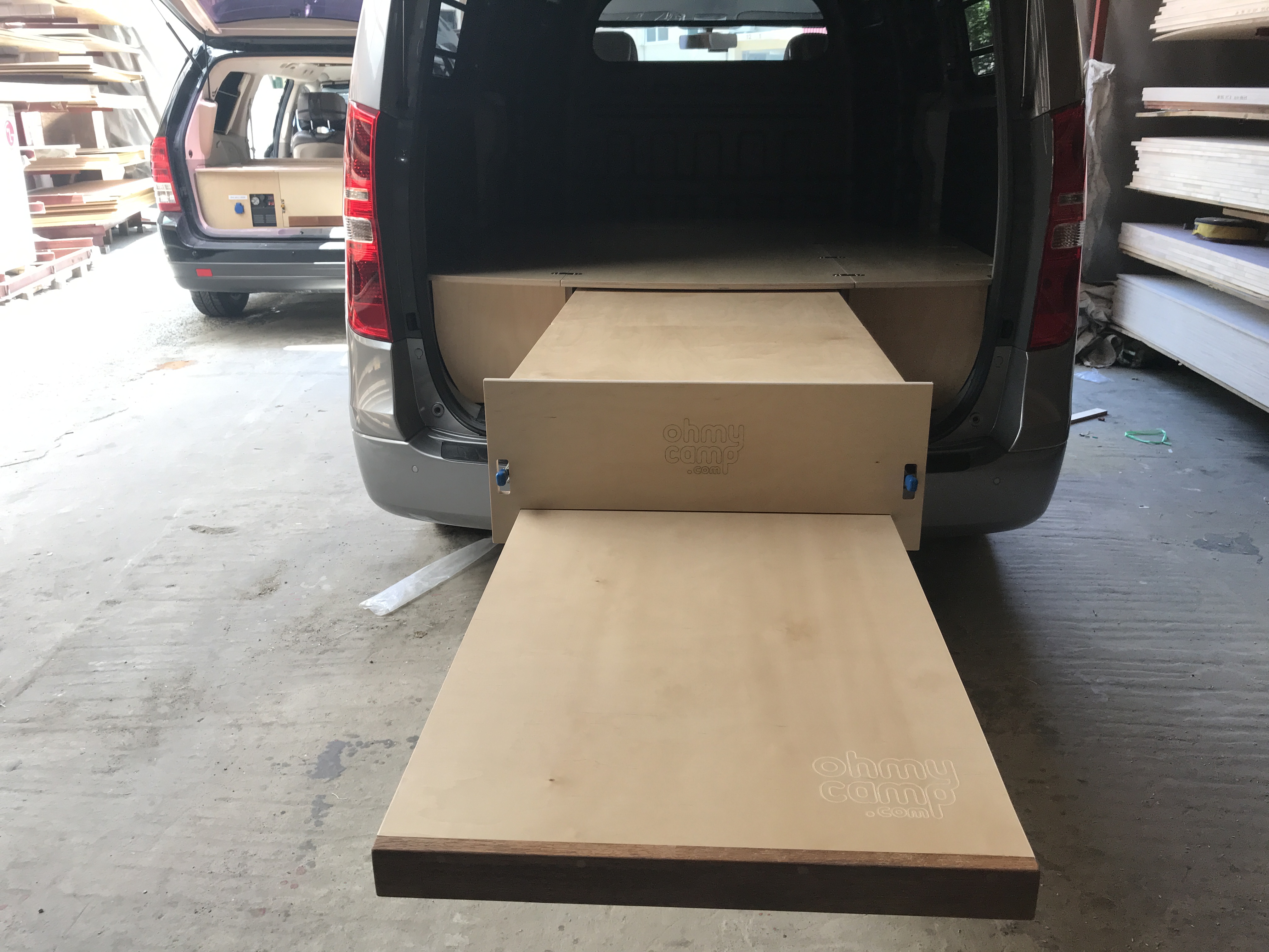 하비스 사람들은 국민의 권리인 선거를 위해 쉽니다~