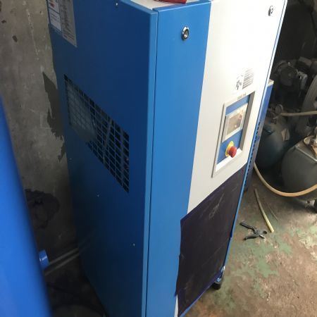 스크류타입 공기압축기 설치 좋은 환경에서 좋은 제품이 탄생 합니다.