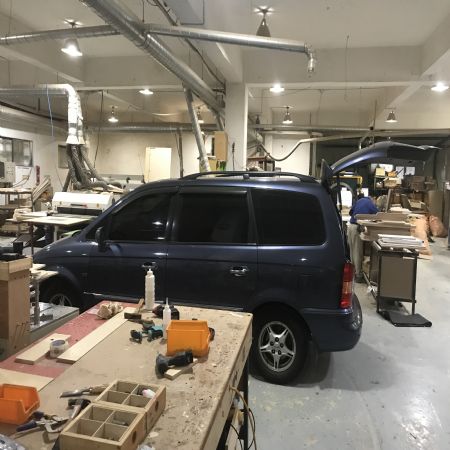 트라제 9인승을 6인승으로 평탄화로 마법을 부리고 있습니다.