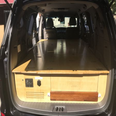 투리스모 9인승 캠핑박스를 제작 했습니다.