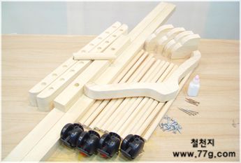 남편 출동 준비완료.. 옷걸이도 클래식,엔틱하게~