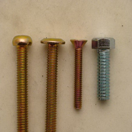 작은 머리를 넓혀주는 와샤 나사못보다 2배 튼튼한 볼트 규격