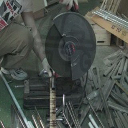 쇠파이프를 회뜨세요~안전하고 깨끗한 파이프절단을 위한(동영상)