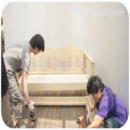 부드럽게 밀려나오는 침상형 슬라이딩 침대를 소개 합니다. (동영상)