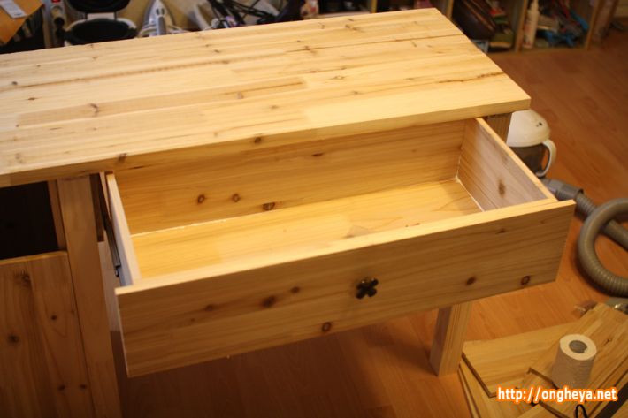 건강침대,폴딩베드,벙커침대,원목싱크대,원목벤치,어닝책상 작업..