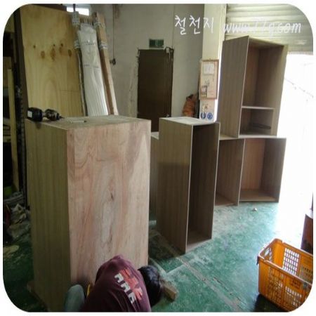 붙박이장조립출고,원목싱크대,갤러리문,하트장,ㄷ 테이블,MDF,침상형수납의자