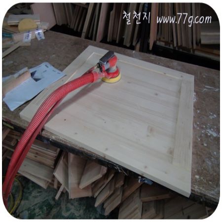 원목에 바니쉬 꼭 바르세요. 실꼬는목재,싱크대상판,좌탁,원목문짝