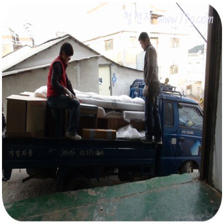 싱크대 상부장 하부장 및 싱크대 상판 조립 출고했습니다. 문짝은 통판구조