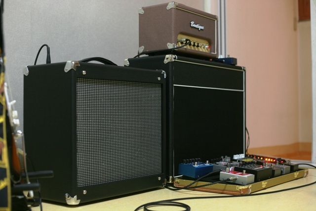 일렉 기타용 진공관 앰프 캐비넷