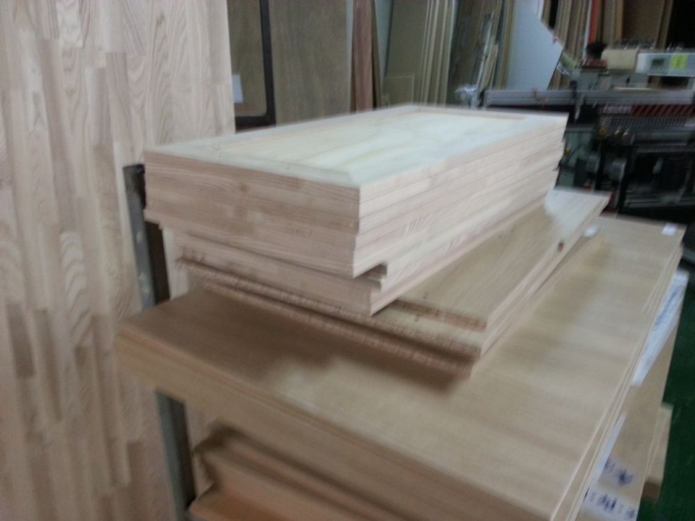 싱크대 ( 상부장3000 mm * 800 mm * 310 mm 하부장3000 mm * 700 mm * 570 mm)(물푸레문짝)(128mm)(내부장 오크색)