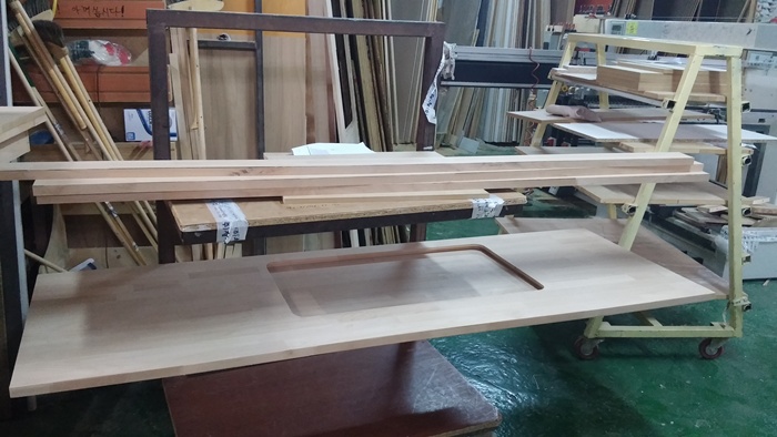 철천지 사회공헌 활동으로 사랑의 가구 만들기 행사가 있었습니다.