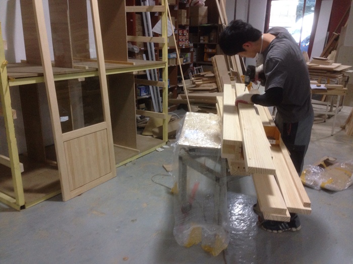 쾌적한 환경에서 훌륭한 제품을 만들어 내겠습니다.