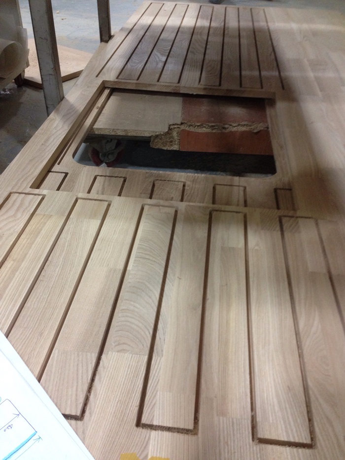 철천지에선 원목이 휘지 않게 다양한 가공을 합니다.