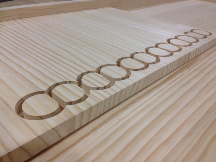 밖은 추워도 철천지의 작업장은 뜨거운 열기로 가득 차 있습니다.