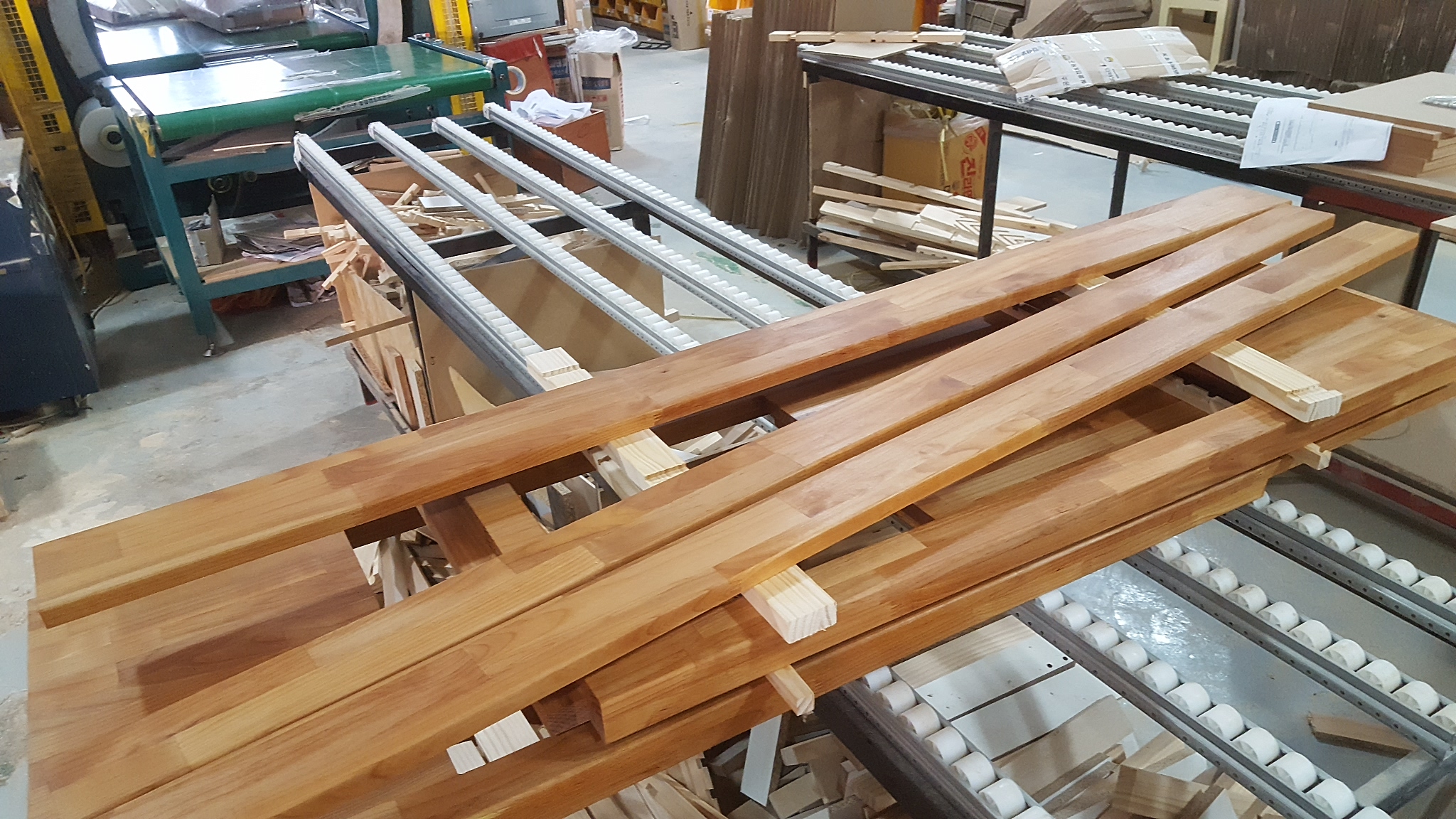 한편으로 사업 초기의 생각들을 실천치못한 마음의 짐이 있습니다