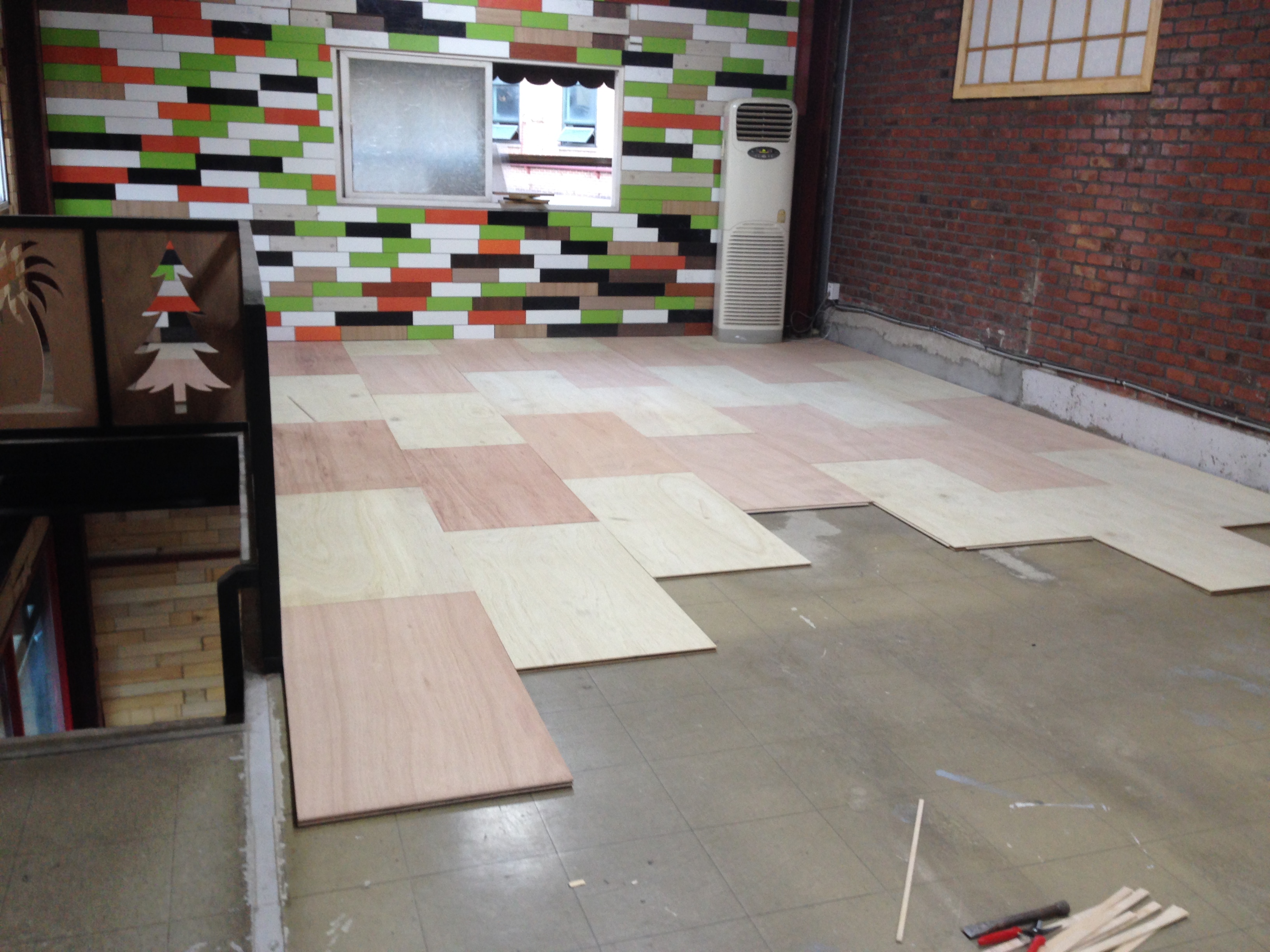 조금씩 공장을 정비하고 오프라인 교육장을 준비 하고 있습니다.