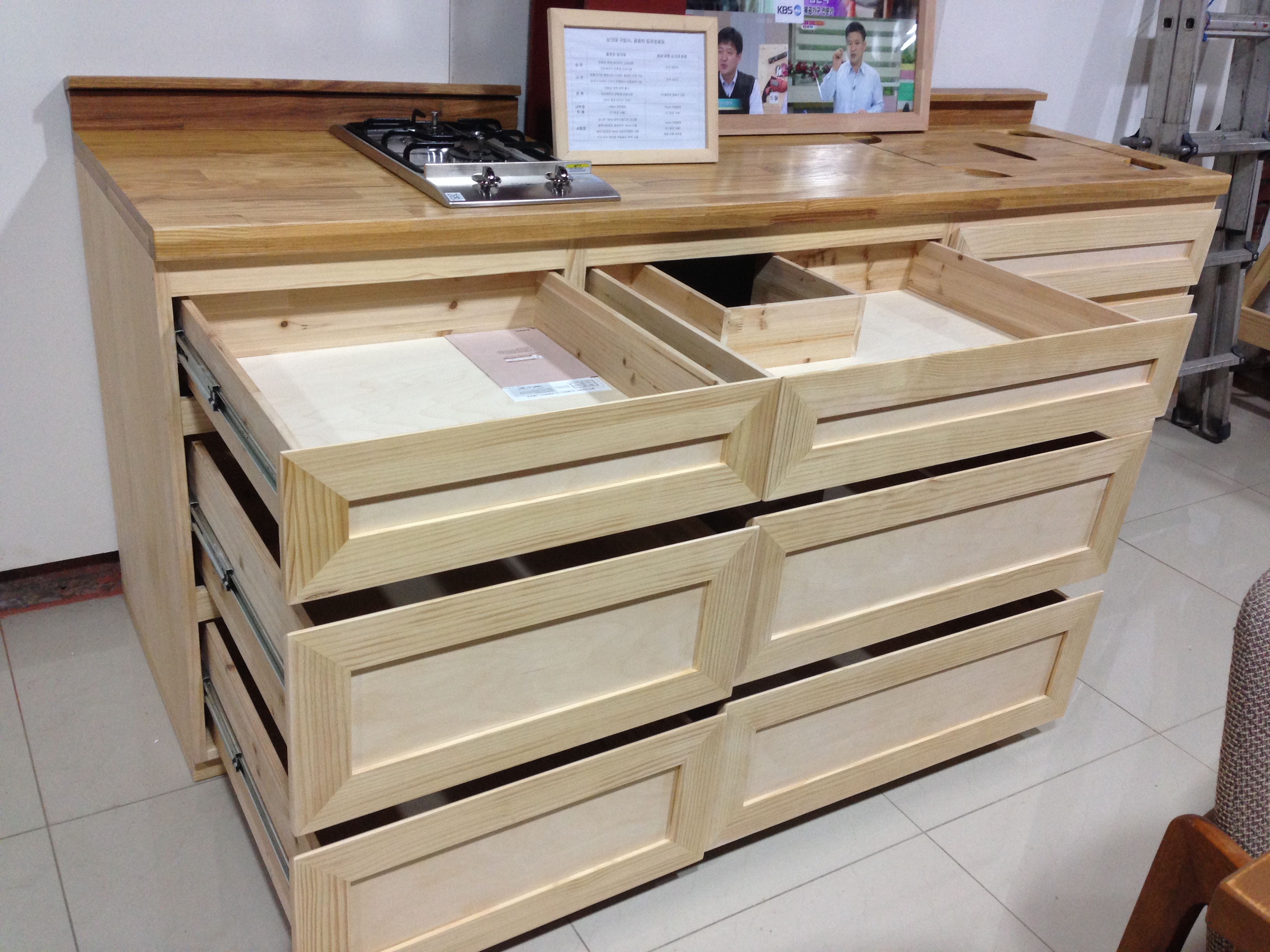 어느 회사와 비교해도 자신 있는 친환경 싱크대 입니다.