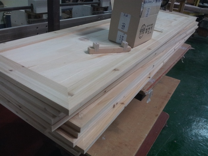 집성원목 18mm 시즈닝 문짝 베이직(알판선택)(1.미송패널세로60mm)(삼나무) (447*1900*0)(조립 완제품)(10개)