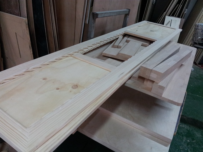 갤러리 패널 문짝 18mm(1.좌측문)(소나무) (492*2000*0)(2개)