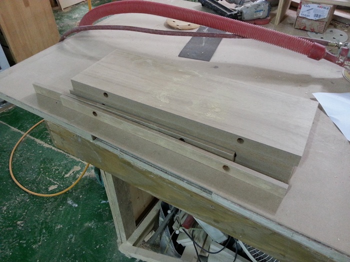 요술선반 오크 코팅합판 25mm(1.콘크리트(앙카))(코팅) (500*25*170)(2개)