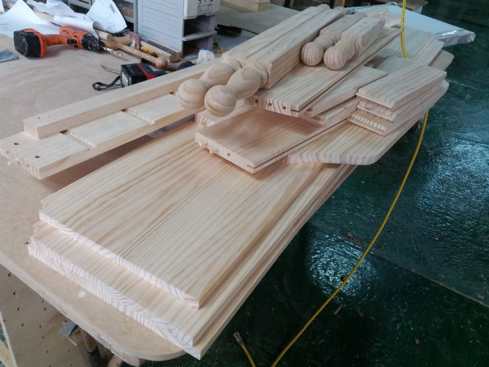 베이직 프린세스 침대(싱글매트 1000X2000 평상식)(소나무) (2140*1110*1120)(샌딩)(1개)