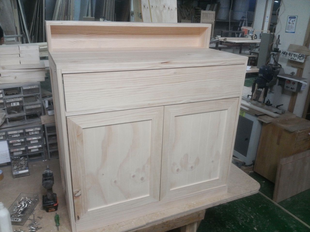 시즈닝 주방수납장 트윈 18mm(소나무) (1000*900*500)(샌딩)(1개)