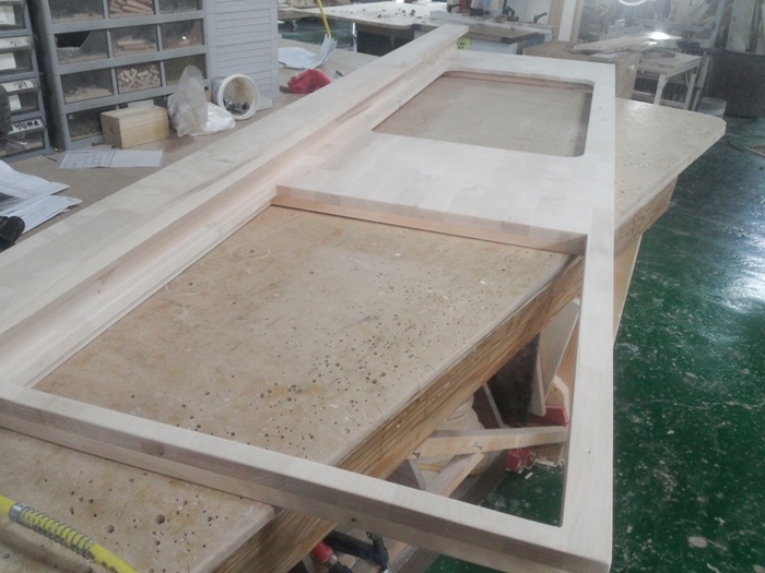 싱크대상판 원목(특수목) 36mm(뒷턱포함,싱크볼 별매)(1.볼규격 JS850)(자작나무) (2405*36*550)(1개)