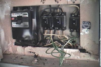 Photo012.jpg(19756bytes)