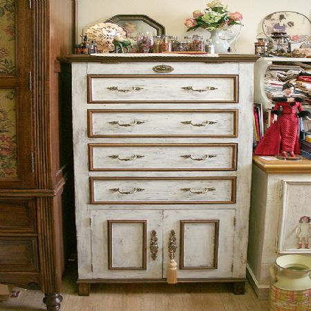 집성목으로 만든 서랍장겸 TV장