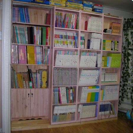 집성목으로 만든 슬라이딩 책장 ( 공간이 넓어져요 )