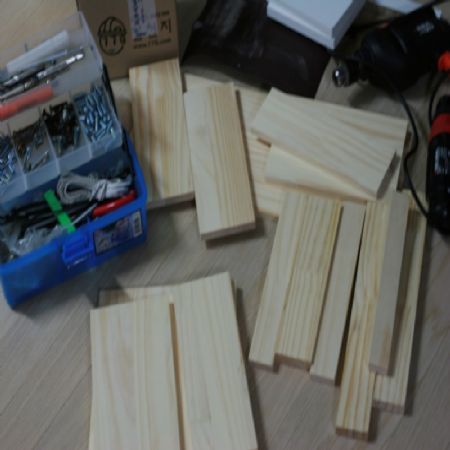 집성목으로 컵수납장을...