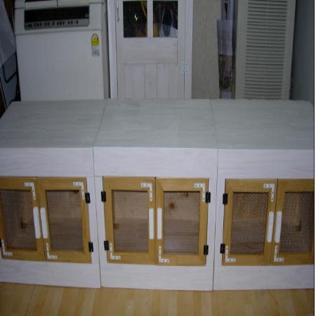 집성목으로 만든 수납장