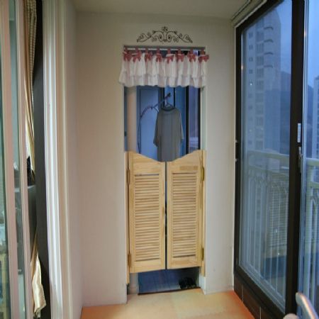 앞발코니 자유경첩을 사용한 갤러리 문짝 설치