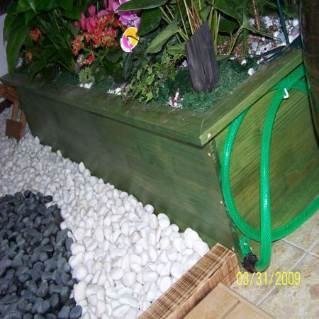 집성목으로 만든 플랜터(화단)