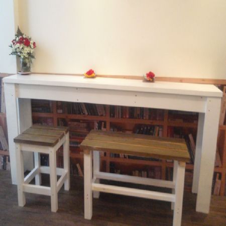 집성목으로 만든 의자