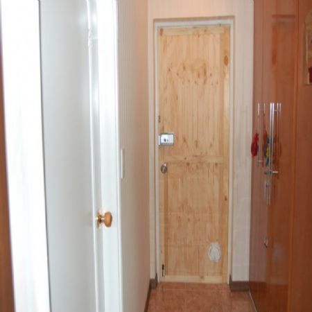 현관 철문을 따뜻한 패녈로 