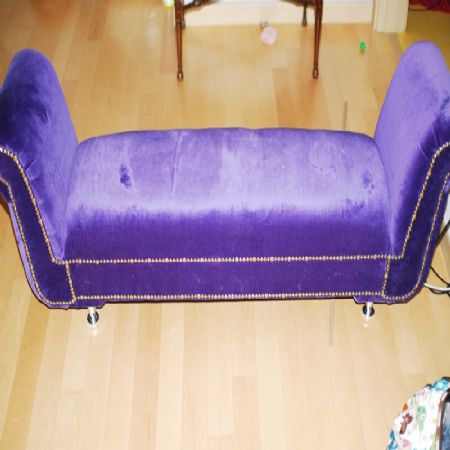 아이들 벨벳 의자입니다.